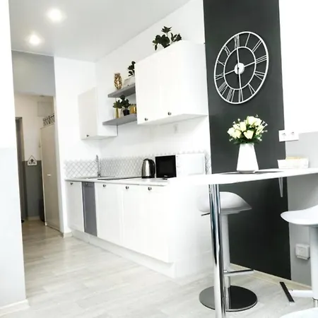 Planet-Grand Apartment Rome